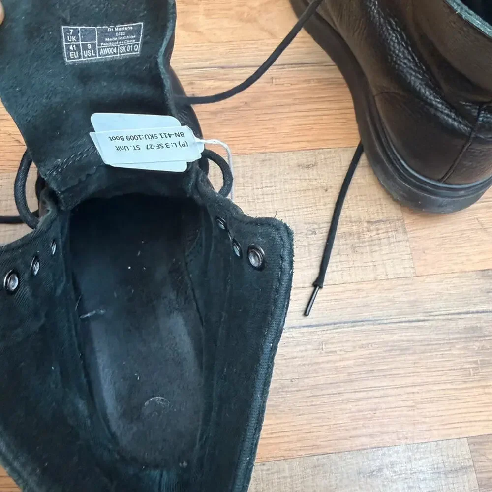 Dr Martens Womens Size 9 Black Leather Combat Boots UK 7 Lace Up 8 Eye Docs